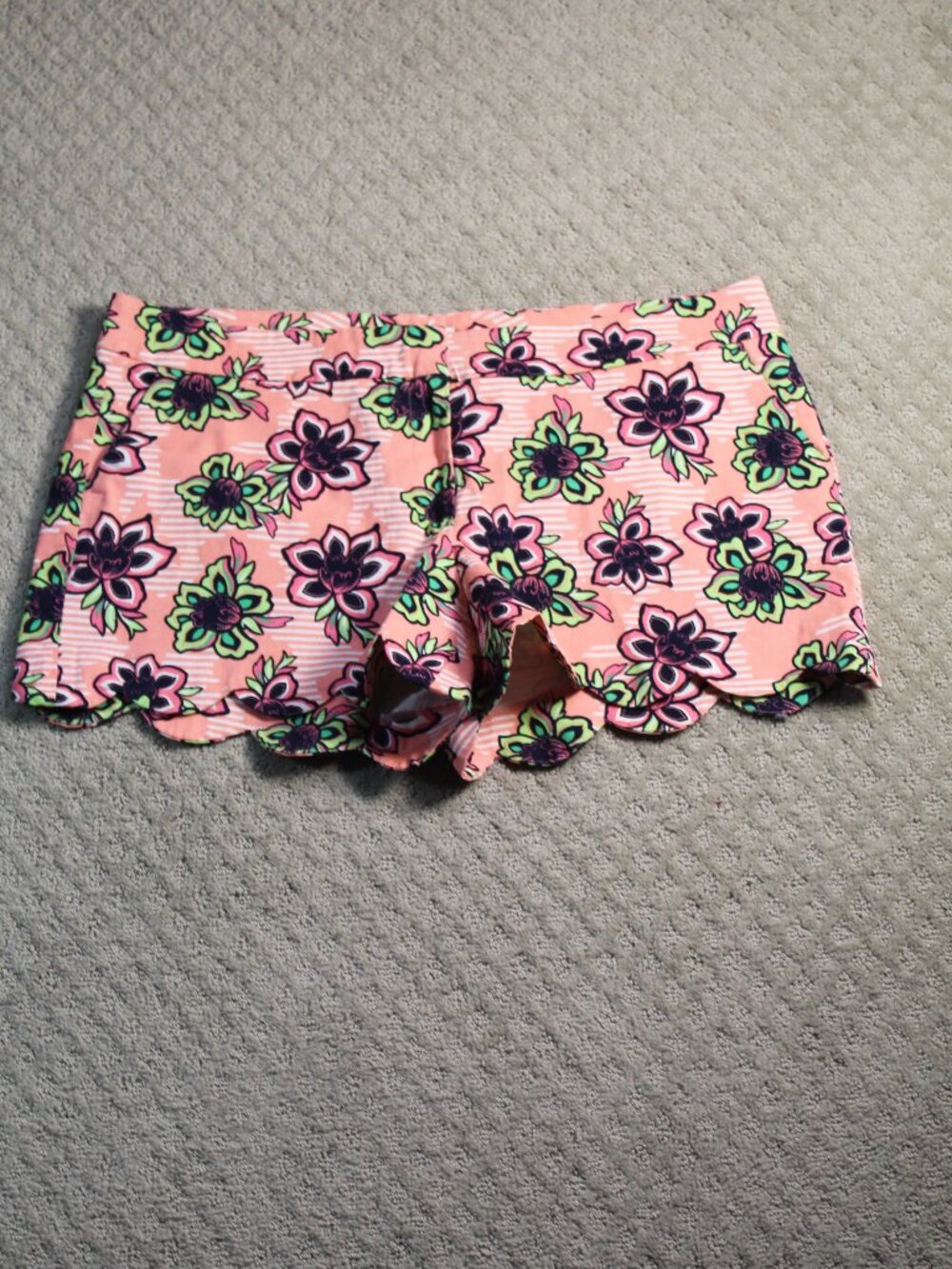 Crown & Ivy Sz 16 Shorts Shelby Floral Scallop Pockets Mid Rise Colorful Peach
